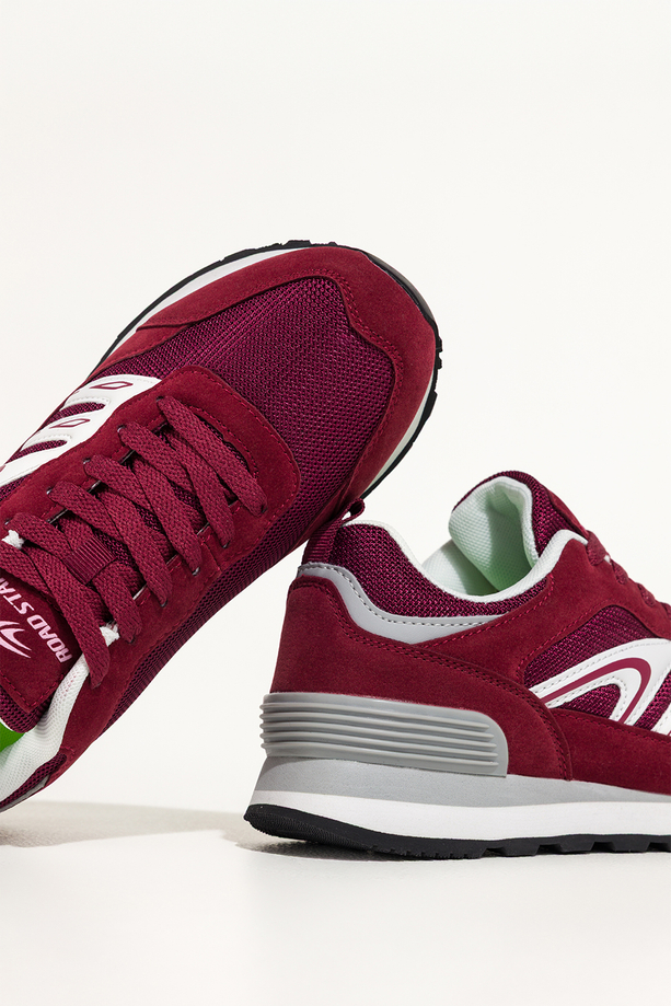 Bordowe sneakersy damskie buty sportowe na żłobionej podeszwie sznurowane białe wstawki Casu 7398-1D