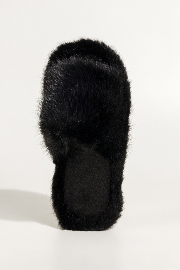 Czarne kapcie damskie obuwie domowe futrzane szeroki pasek z futerkiem Casu UO960