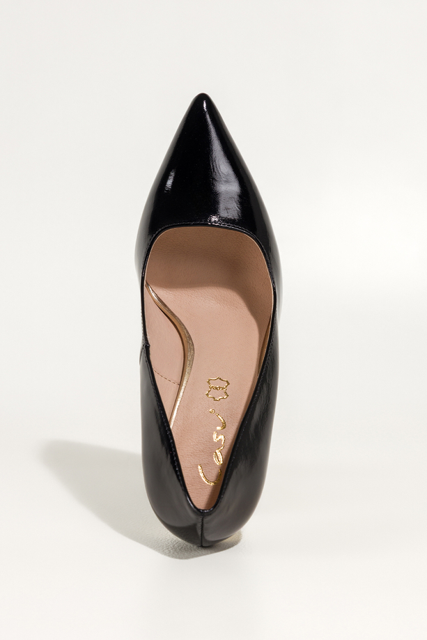 Czarne szpilki skórzane damskie lakierowane złoty obcas kieliszek PRODUKT POLSKI Casu 6934-399