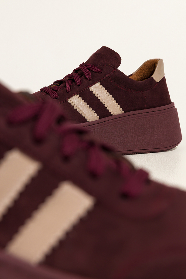 Bordowe sneakersy skórzane damskie buty sportowe na platformie beżowe wstawki sznurowane PRODUKT POLSKI Casu 5967