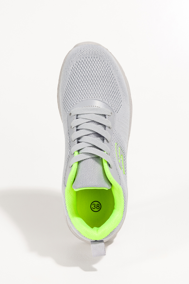 Szare sneakersy damskie buty sportowe na fitness z perforacją szara platforma seledynowe wstawki sznurowane Casu JK9321-3
