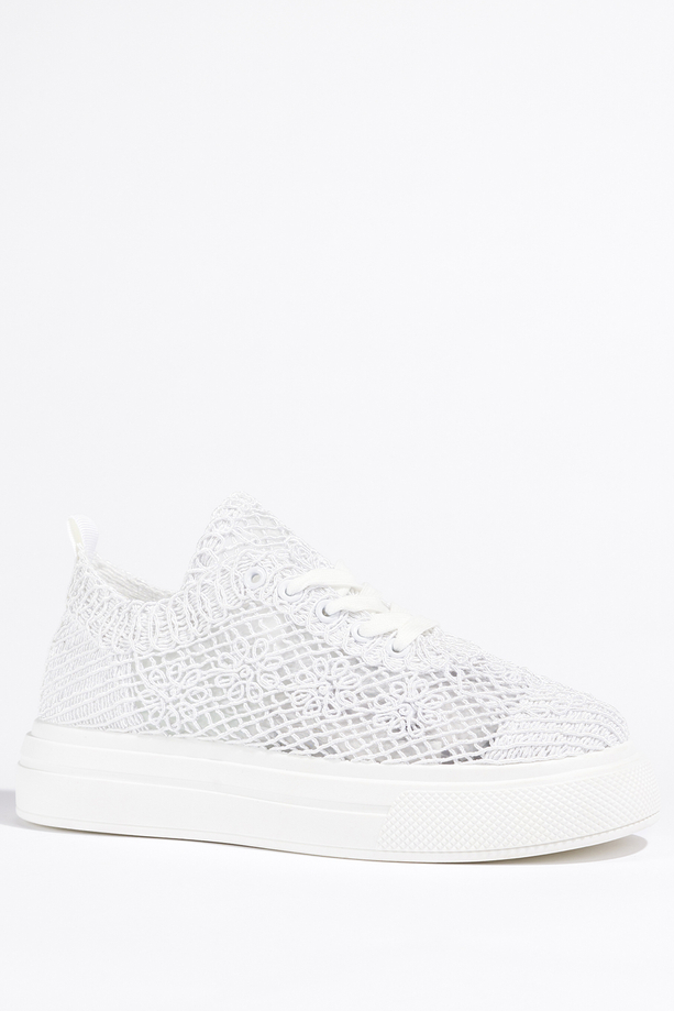 Białe sneakersy damskie creepersy koronkowe na platformie sznurowane Carla 6384-2