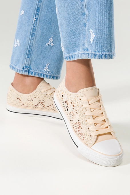 Kremowe trampki damskie koronkowe buty sportowe ażurowe sznurowane Casu EV-97