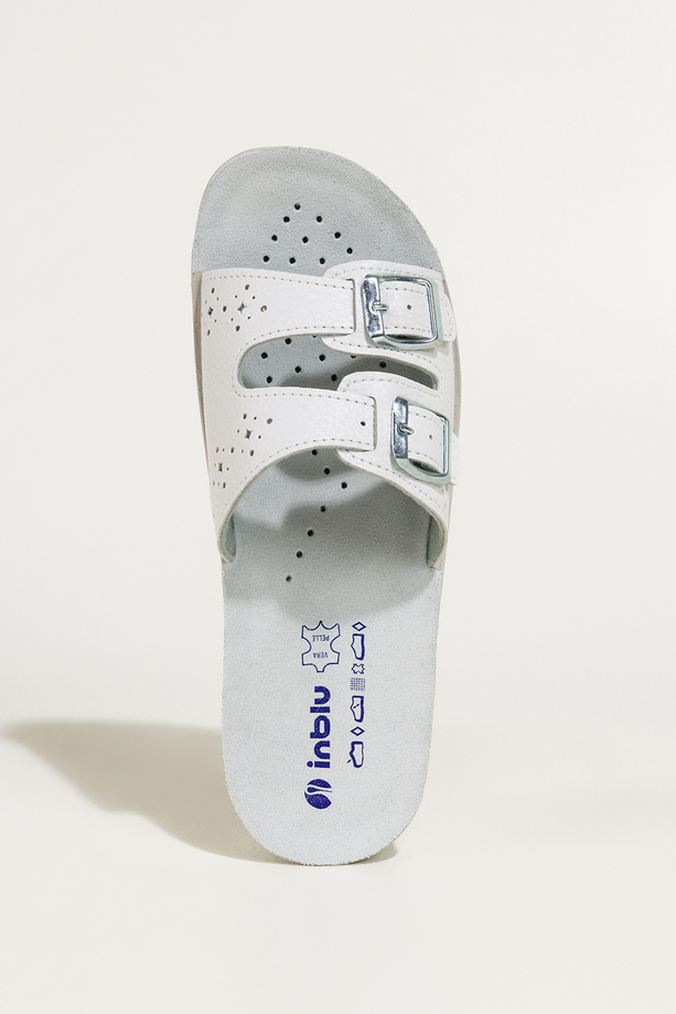 Białe klapki damskie Inblu sanitarne medyczne skórzana wkładka paski z klamrami EI99991Y