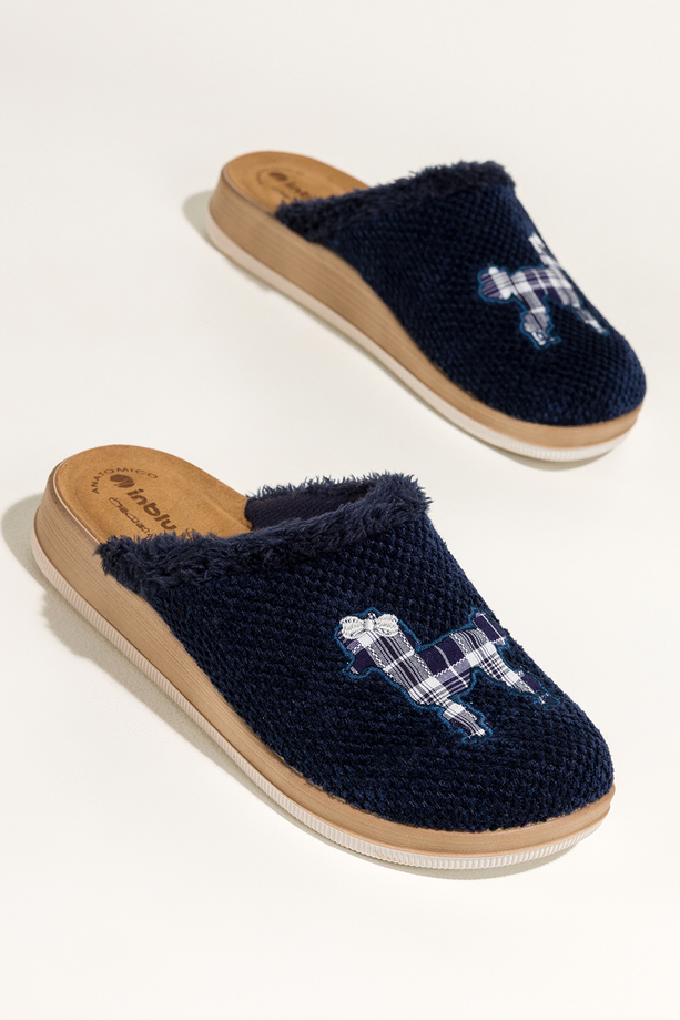 Granatowe kapcie damskie Inblu obuwie domowe z aplikacją psa skórzana wkładka soft XG999957