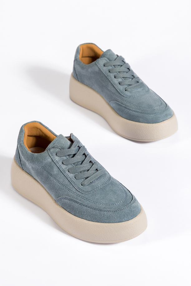 Niebieskie sneakersy skórzane damskie creepersy na platformie sznurowane Carla 2323