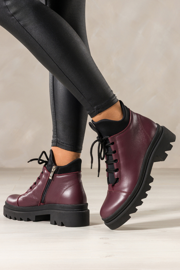 Bordowe botki skórzane damskie na bieżnikowanej podeszwie sznurowane PRODUKT POLSKI Casu A099