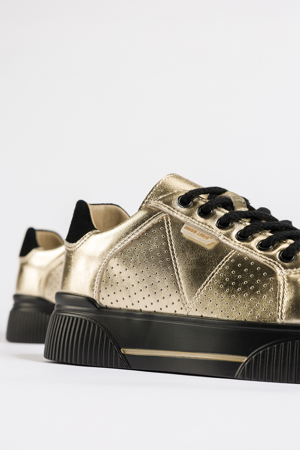Złote sneakersy skórzane damskie Sergio Leone z perforacją na czarnej platformie sznurowane SP-103-CA