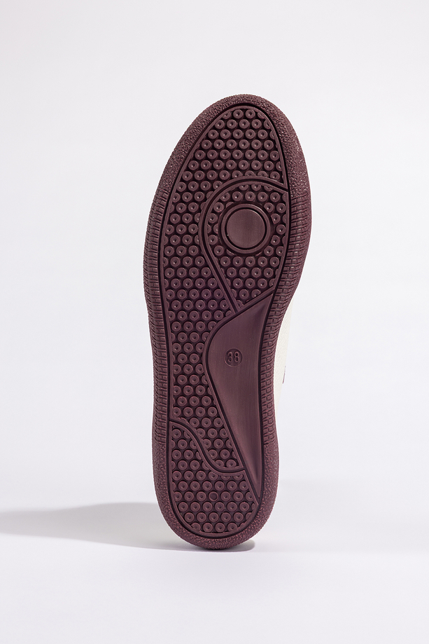 Beżowe sneakersy skórzane damskie buty sportowe na elastycznej płaskiej podeszwie z bordowymi wstawkami sznurowane PRODUKT POLSKI Casu N1236