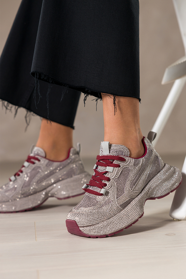 Szare sneakersy damskie buty sportowe na ozdobnej platformie błyszczące cyrkonie bordowe sznurówki Carla QP-0607-6