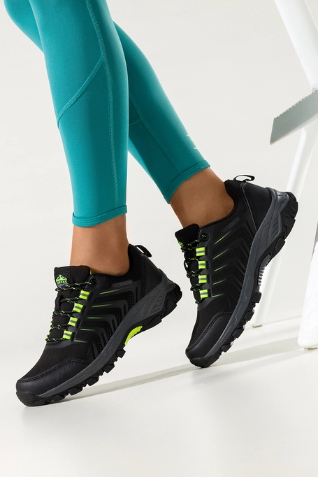 Czarne buty trekkingowe damskie buty sportowe softshell na bieżnikowanej podeszwie seledynowe wstawki sznurowane Carla EY82933-7