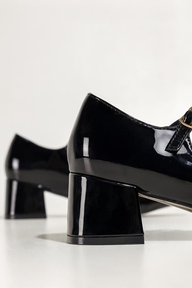 Czarne czółenka damskie lakierowane Mary Jane z paskami obcas klocek Carla ZR83K