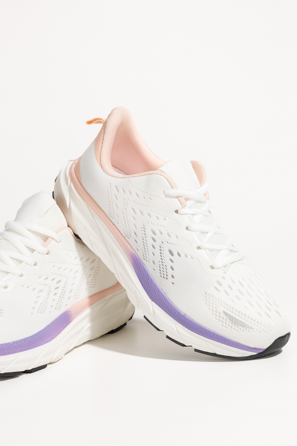 Białe sneakersy damskie buty sportowe do biegania na białej platformie ze żłobieniami łososiowe wstawki sznurowane Casu BC109