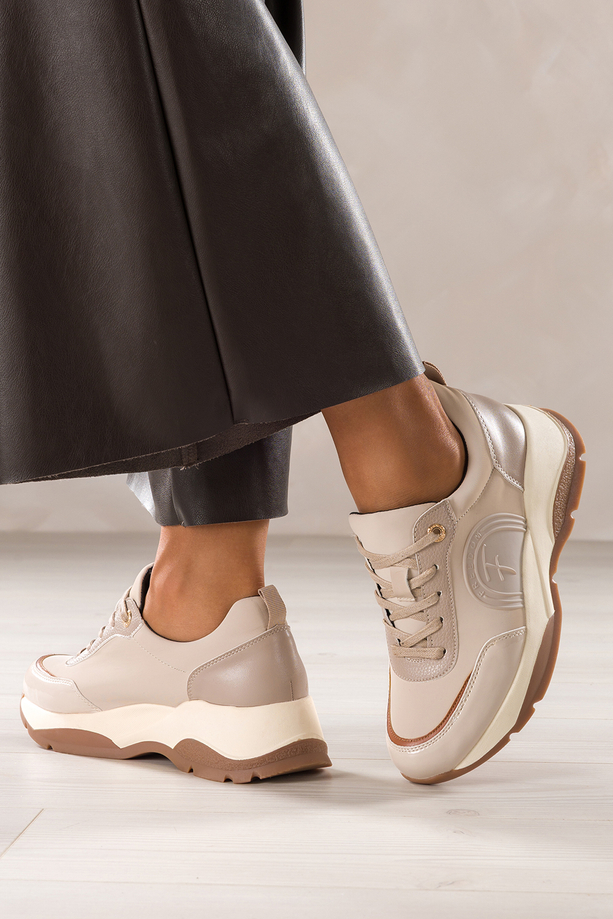 Beżowe sneakersy damskie buty sportowe na koturnie ze żłobieniami brązowe wstawki sznurowane Carla 4982