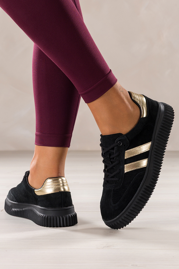 Czarne sneakersy skórzane damskie buty sportowe na czarnej platformie złote wstawki sznurowane Carla TW-CU-800