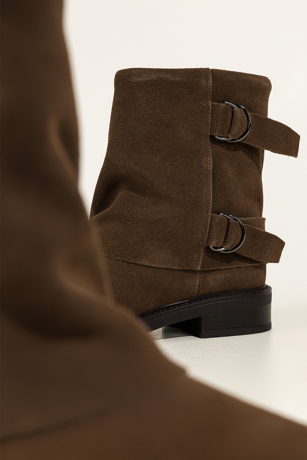 Brązowe botki skórzane damskie z szeroką cholewką Sergio Leone niski obcas regulowane paski na cholewce YG74443-H