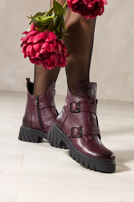 Bordowe botki workery skórzane damskie na bieżnikowanej platformie paski z klamrami stalowa ozdoba na języku PRODUKT POLSKI Casu 39517