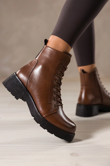 Brązowe botki skórzane damskie Sergio Leone na bieżnikowanej platformie ozdobne przeszycia na cholewce sznurowane GI295-H