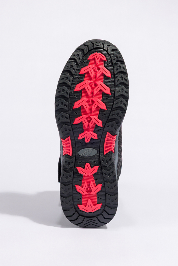 Czarne buty trekkingowe damskie na bieżnikowanej podeszwie z regulowaną elastyczną sznurówką czerwone wstawki softshell Casu 2310-3W