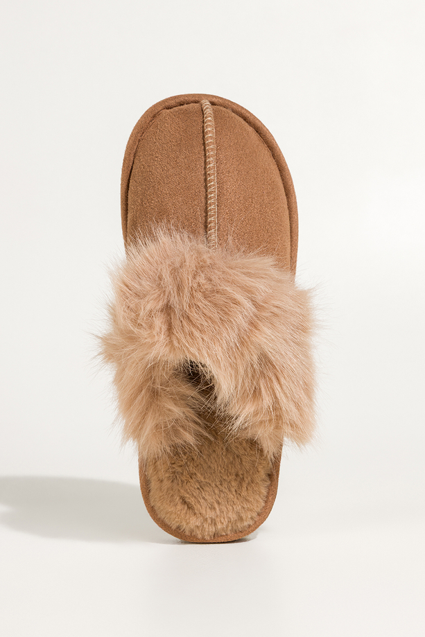 Ciemnobeżowe kapcie damskie obuwie domowe z futerkiem Casu 7975-8