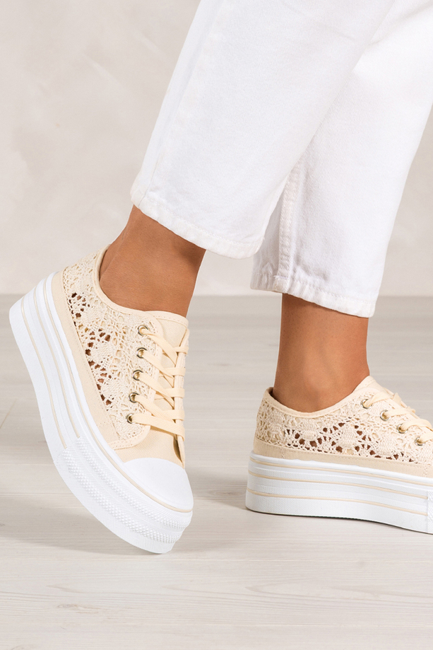 Kremowe trampki damskie ażurowe sneakersy na platformie koronkowe sznurowane Carla BA152-14
