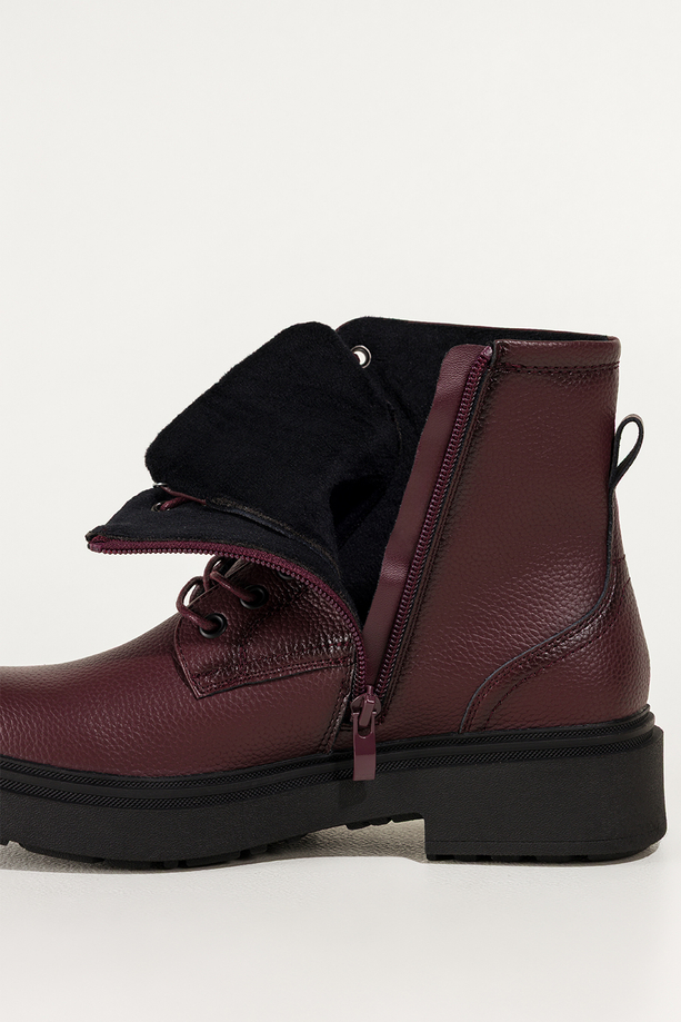 Bordowe botki skórzane damskie Sergio Leone na czarnej żłobionej platformie ozdobne przeszycia na cholewce sznurowane YG74751-H