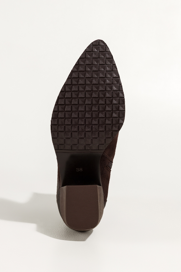 Czekoladowe botki skórzane damskie kowbojki na ściętym obcasie z wyciętą cholewką PRODUKT POLSKI Casu 6144