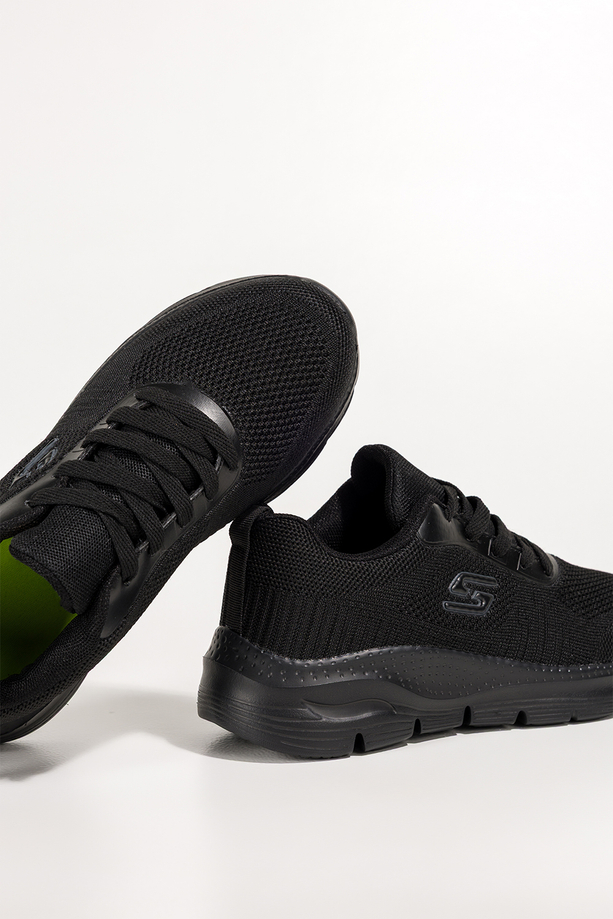 Czarne sneakersy damskie buty sportowe na fitness z perforacją czarna platforma sznurowane Casu JK9321-1