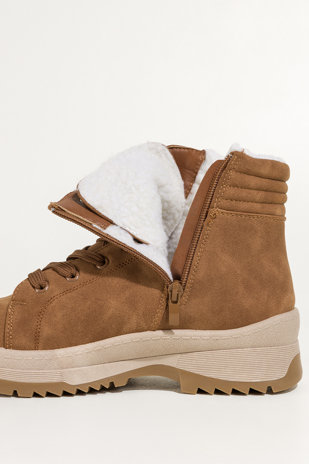 Camelowe botki damskie na bieżnikowanej elastycznej platformie sznurowane Casu 1911-6