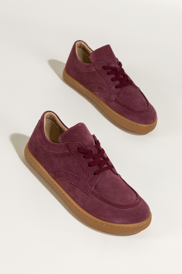 Bordowe półbuty barefoot skórzane zamszowe damskie szerokie na elastycznej płaskiej podeszwie cholewka z przeszyciami sznurowane PRODUKT POLSKI Casu M8669