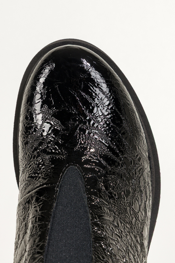 Czarne botki skórzane damskie lakierowane z wzorem obcas klocek szeroka elastyczna guma na przodzie PRODUKT POLSKI Casu 376