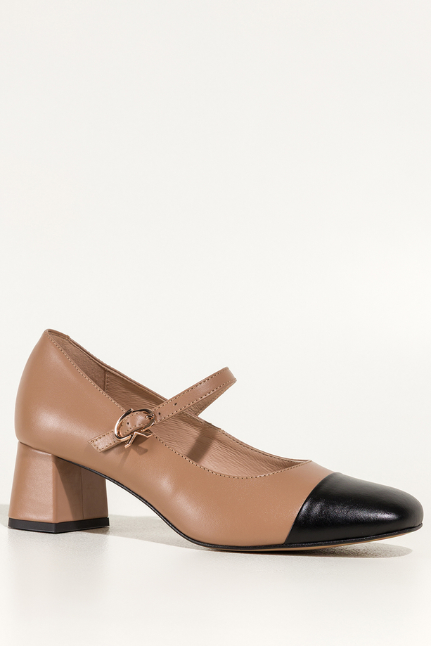 Beżowe czółenka skórzane damskie Mary Jane z paskiem na niskim klocku czarny nosek PRODUKT POLSKI Casu 7153-899-794