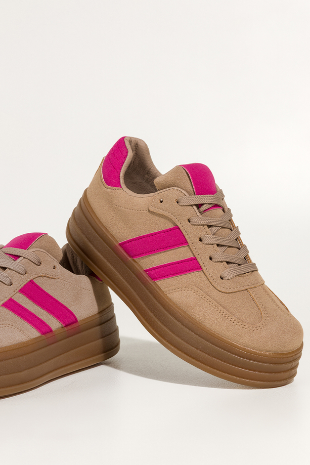 Ciemnobeżowe sneakersy damskie buty sportowe na platformie różowe wstawki sznurowane Casu 22330-7