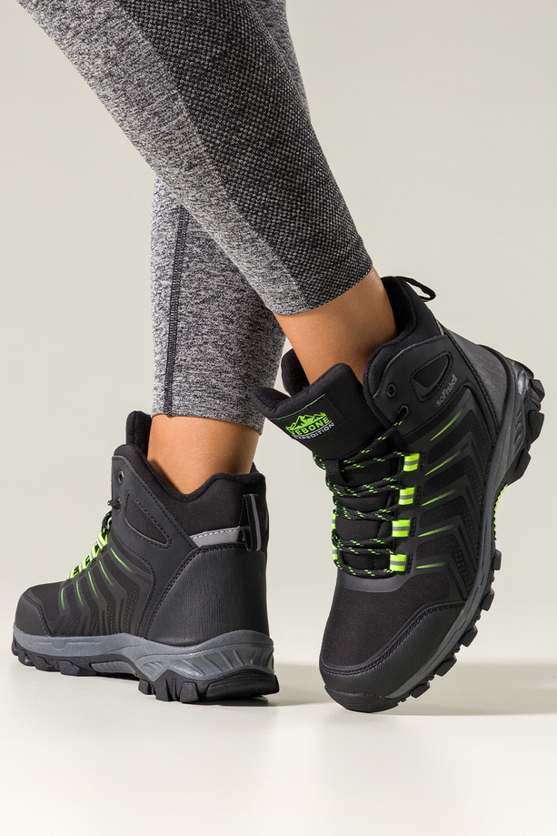 Czarne buty trekkingowe damskie softshell na bieżnikowanej podeszwie seledynowe wstawki sznurowane Carla EY82939-7