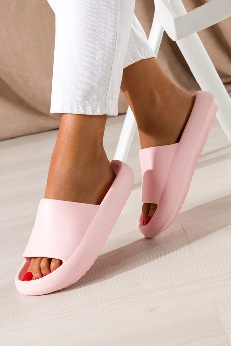 Różowe klapki damskie na piankowej elastycznej podeszwie szeroki pasek na cholewce Casu HK56-4