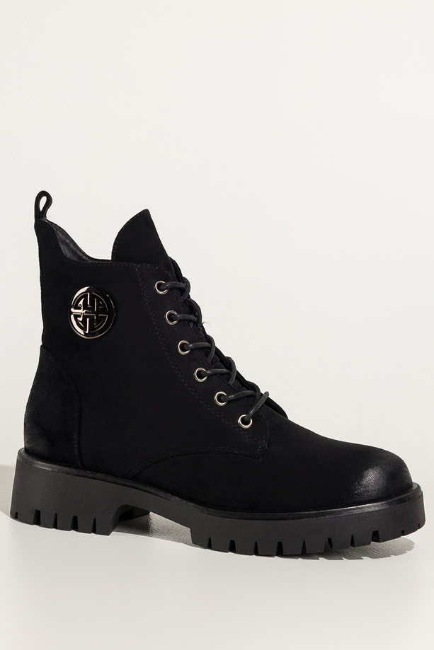 Czarne botki damskie na bieżnikowanej platformie stalowa ozdoba sznurowane Casu CB349-8