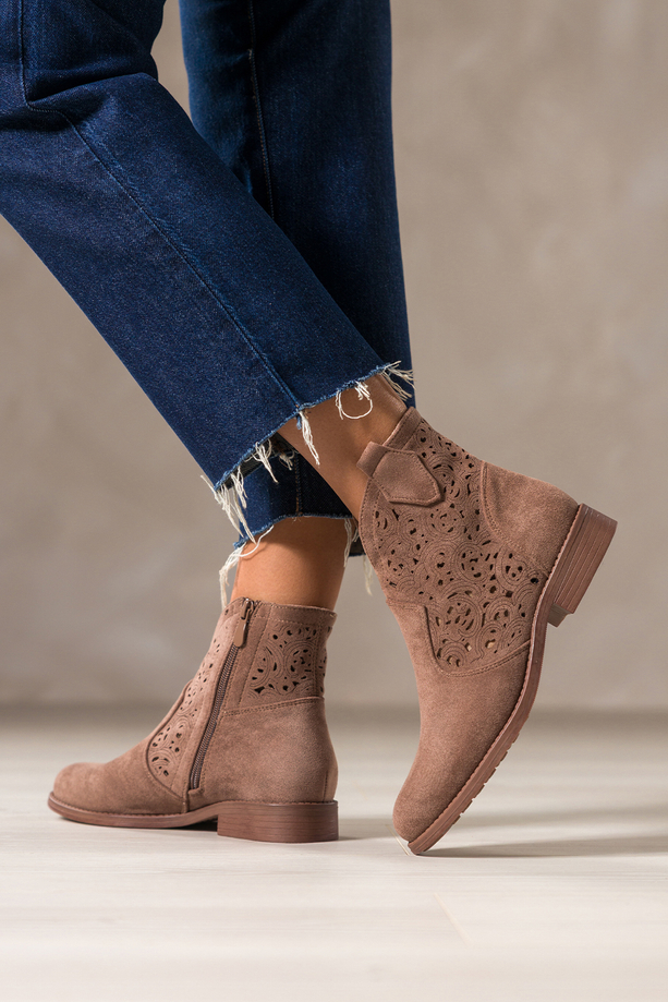 Brązowe botki damskie płaskie ażurowa cholewka Carla S7476-6