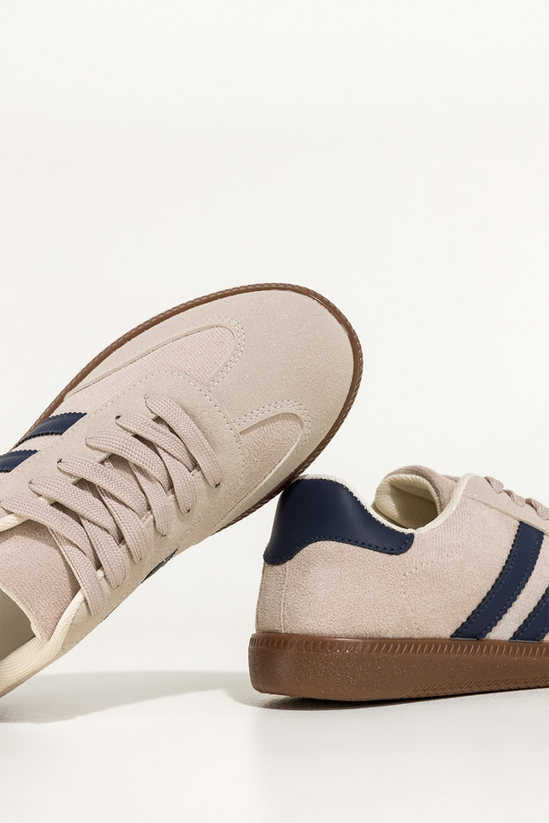 Beżowe sneakersy damskie buty sportowe na elastycznej podeszwie granatowe wstawki sznurowane Casu 22336-7