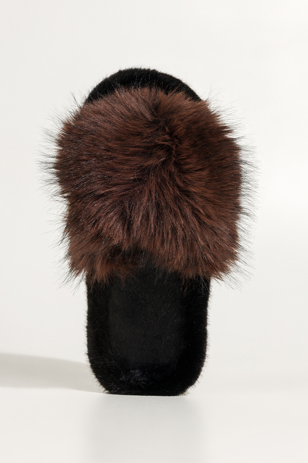 Czekoladowe kapcie damskie obuwie domowe futrzane szeroki pasek z długim włosiem Casu UO965