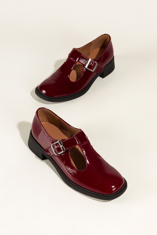 Bordowe półbuty skórzane damskie lakierowane z wycięciami PRODUKT POLSKI Casu 414