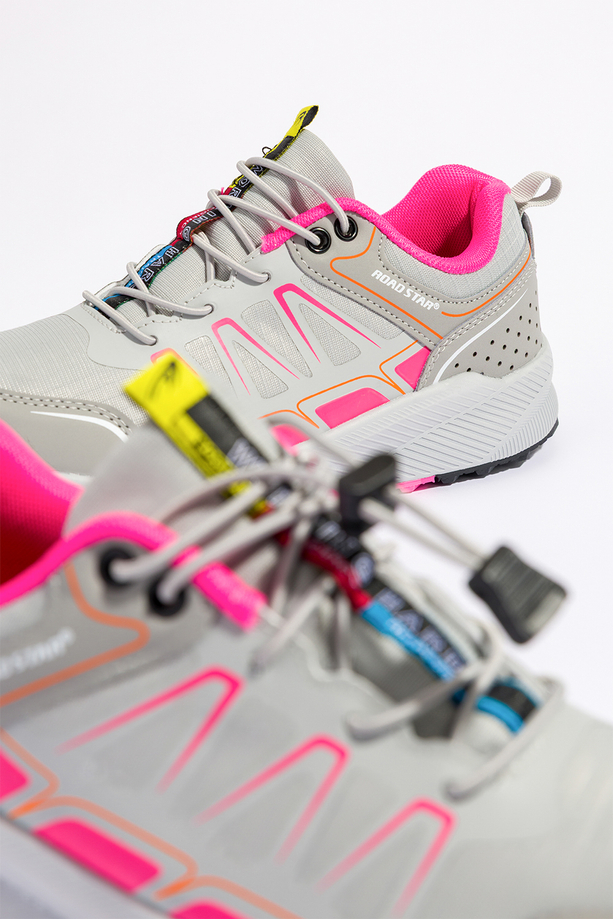 Szare buty sportowe trekkingowe damskie na podeszwie ze żłobieniami z regulowaną elastyczną sznurówką Casu 2505-8W