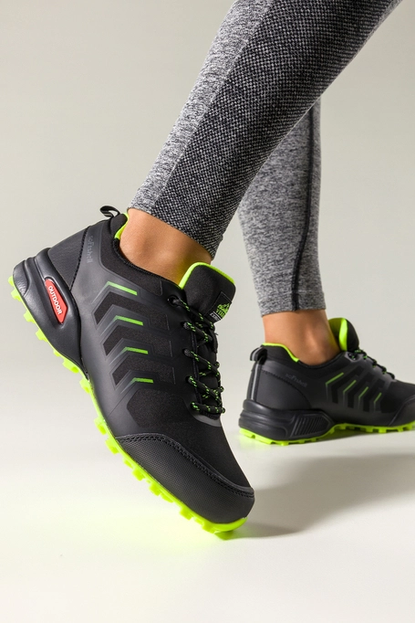 Czarne buty trekkingowe damskie buty sportowe softshell na bieżnikowanej podeszwie seledynowe wstawki sznurowane Carla EY82976-7