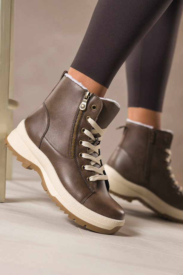Brązowe botki damskie na bieżnikowanej elastycznej platformie ozdobny zamek na cholewce sznurowane Casu 1912-6