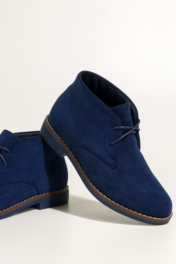 Granatowe botki damskie na płaskiej podeszwie z przeszyciami sznurowane Casu 8997-3