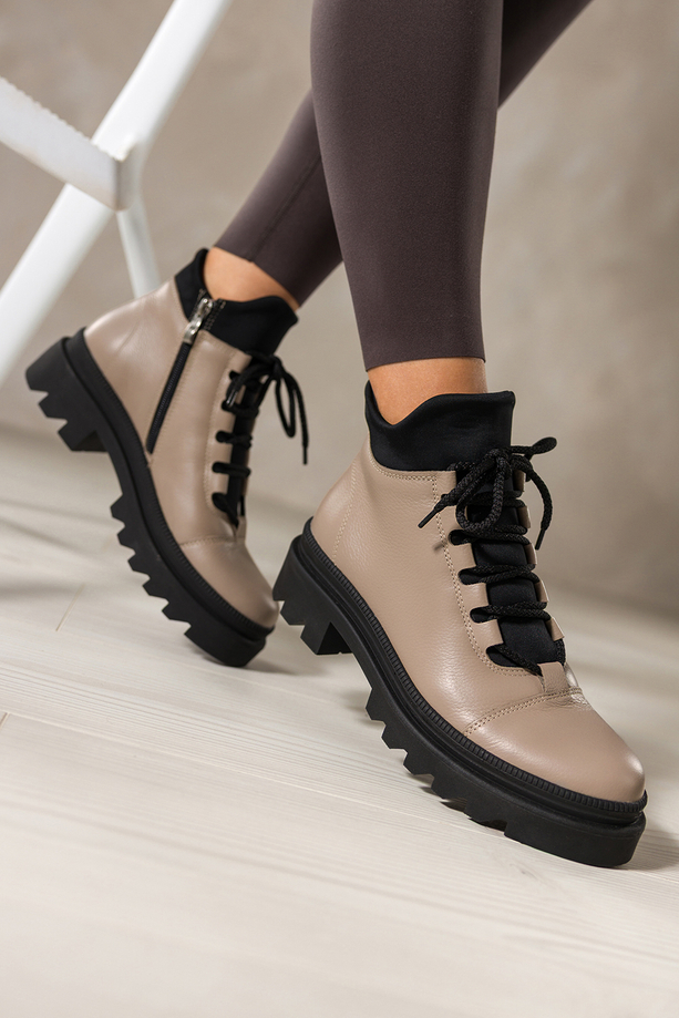 Beżowe botki skórzane damskie na bieżnikowanej podeszwie sznurowane PRODUKT POLSKI Casu A099