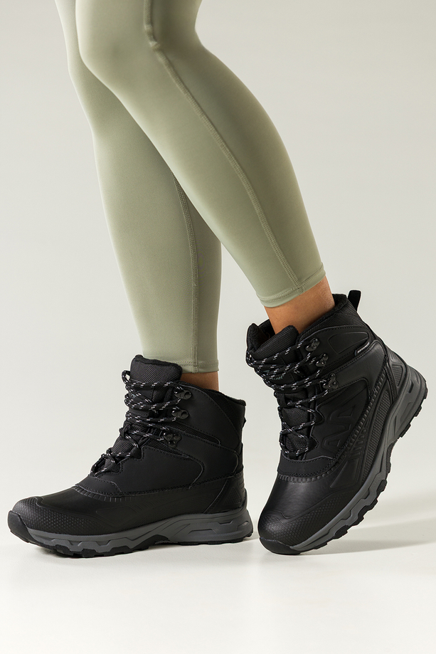 Czarne buty sportowe trekkingowe damskie wodoodporne na bieżnikowanej podeszwie sznurowane Casu 7688-8D