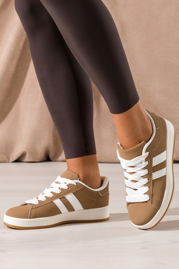 Beżowe sneakersy damskie buty sportowe na platformie sznurowane białe wstawki Casu 77632-2