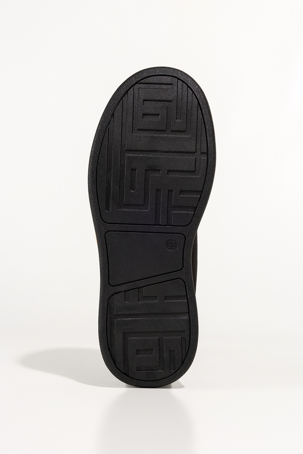 Czarne sneakersy damskie buty sportowe na platformie ze złotą ozdobą sznurowane Carla TY983