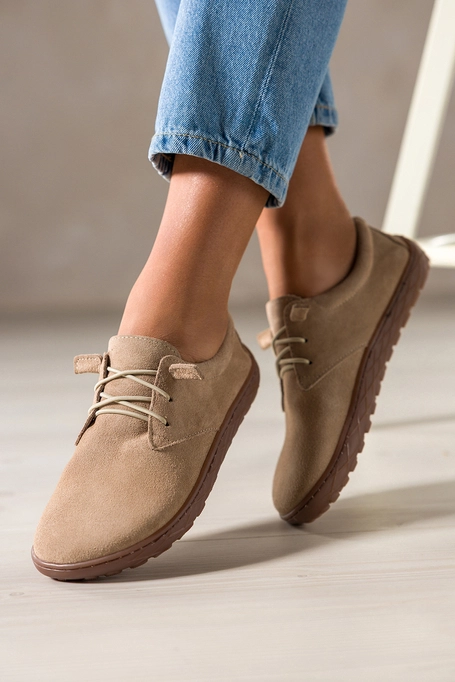 Jasnobeżowe buty barefoot skórzane damskie szerokie na elastycznej płaskiej podeszwie elastyczne jasnobeżowe sznurówki PRODUKT POLSKI Casu 89810