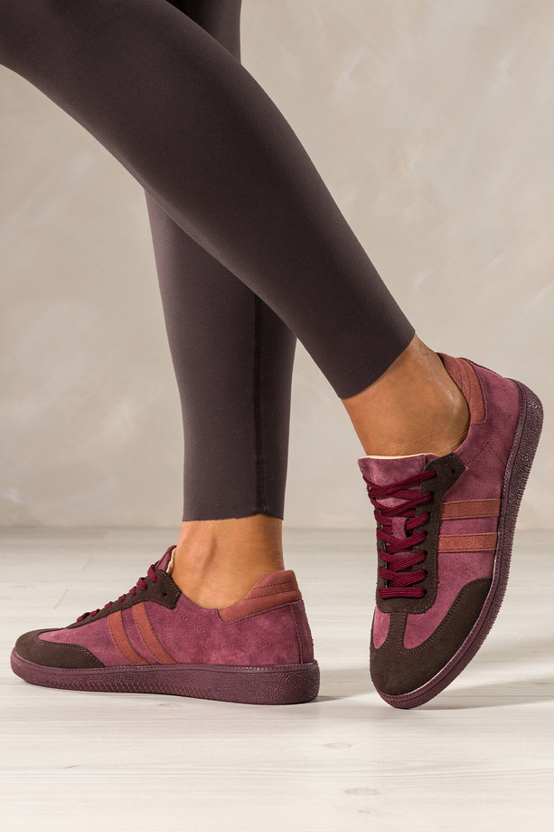 Bordowe sneakersy skórzane damskie buty sportowe na elastycznej podeszwie czekoladowe wstawki sznurowane PRODUKT POLSKI Casu M8931
